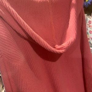 Coral pink cable type sweater